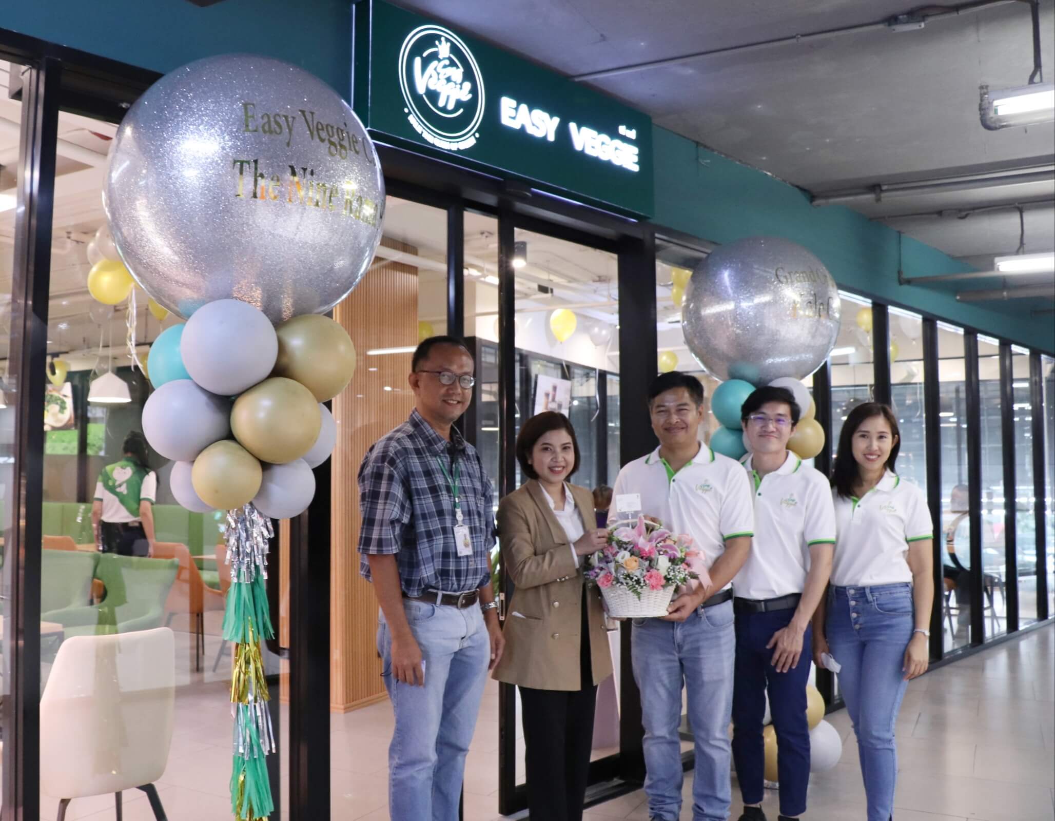 ผู้บริหาร เดอะไนน์ เซ็นเตอร์ พระราม 9 ต้อนรับ Easy Veggie Cafe ศูนย์รวมเมนูเพื่อ