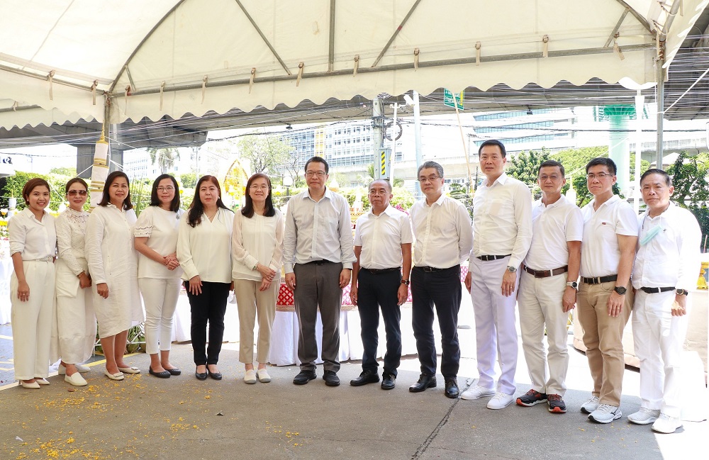 คณะผู้บริหารบริษัทในเครือเอ็ม บี เค ร่วมพิธีบวงสรวงตั้งศาลพระพรหม และศาลตายาย ศูนย์การค้าเดอะไนน์ เซ็นเตอร์ พระราม 9